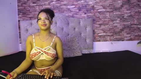 scarlet and roxane online show from January 11, 2:23 pm