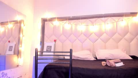 scarlethbigbug online show from February 22, 1:36 pm