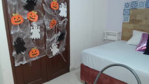 scarlet  online show from October 14, 10:29 am