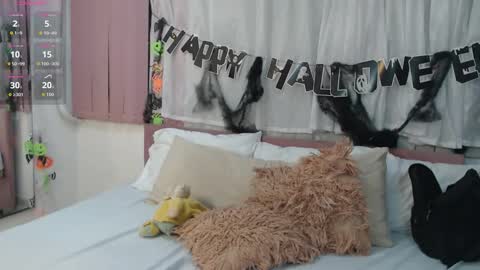 scarlet  online show from October 31, 11:10 am