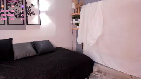 Scarlett Johs online show from November 15, 11:56 am