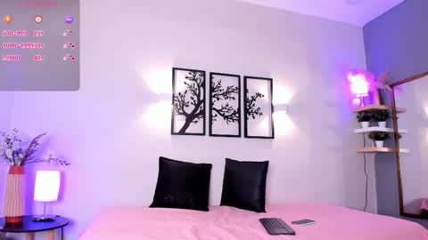 Scarlett Johs online show from November 4, 11:44 am