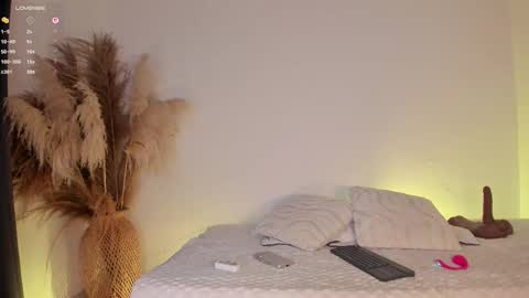 scarlet  online show from February 17, 12:04 pm