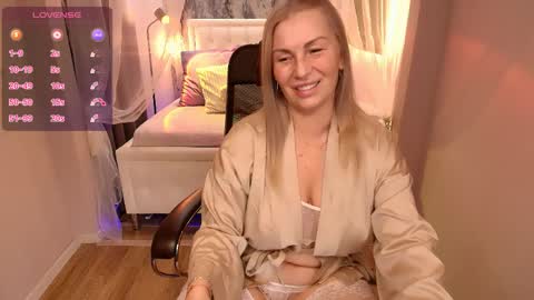 Scarlett online show from April 2, 9:05 am