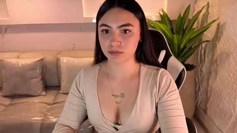 Scarlett online show from December 18, 1:39 pm