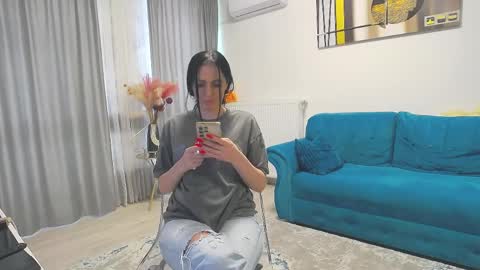 Scarlett online show from March 31, 2:39 pm