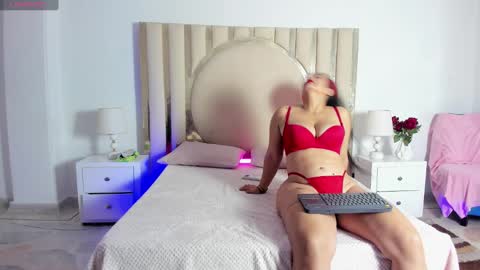 Snapshot of scarlettross_ chatting on February 18, 11:55 am Scarlett Ross  online show from February 18, 11:55 am