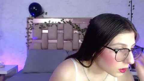 Scarlet online show from November 15, 7:04 pm