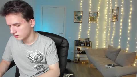 Thomas brunette and Alex blond online show from December 28, 11:52 am