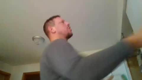 scottydoesntknow0 online show from January 2, 12:55 am