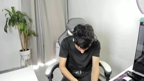 sebastian online show from April 12, 3:49 pm