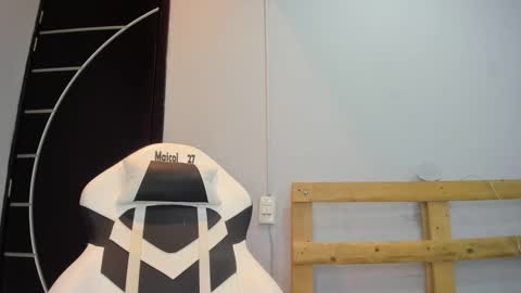 Snapshot of sebastian_0422 chatting on January 3, 11:23 pm sebastian 0422 online show from January 3, 11:23 pm