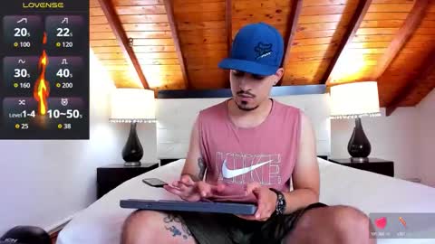 Snapshot of sebastian_berne chatting on September 25, 7:32 pm Sebastian Berne online show from September 25, 7:32 pm