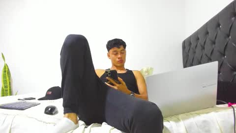 Snapshot of sebastian_dash chatting on January 12, 2:24 am SEBAS  online show from January 12, 2:24 am