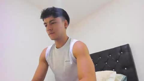 Snapshot of sebastian_dash chatting on February 25, 12:47 am SEBAS  online show from February 25, 12:47 am
