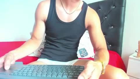 Snapshot of sebastian_dash chatting on February 1, 7:02 pm SEBAS  online show from February 1, 7:02 pm