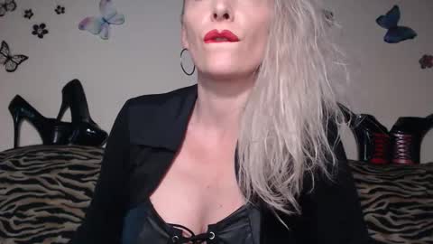 Emily online show from October 27, 10:32 pm