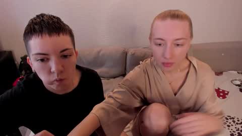 Snapshot of secret_dreams_ chatting on September 14, 9:00 am Amanda and  pair in a real life we love each other but can play with you online show from September 14, 9:00 am