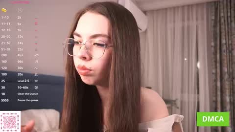 Mia online show from March 7, 5:02 pm