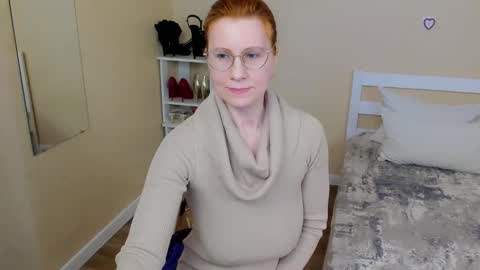 seductive_foxy_ online show from March 16, 5:44 am