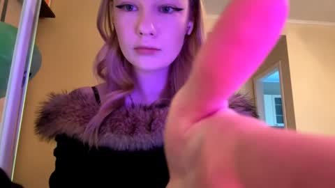 Kristie online show from April 4, 2:07 am