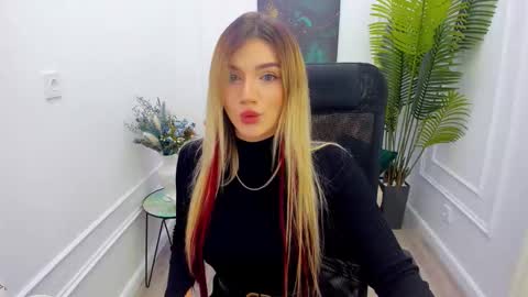 selenaemoore online show from September 13, 11:34 am