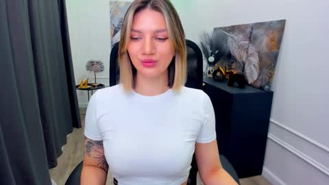 selenaemoore online show from March 19, 5:57 am