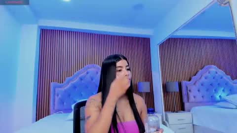 selenastonne online show from November 18, 8:23 pm