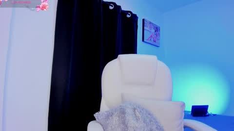 selenastonne online show from April 16, 9:39 pm