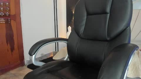 selene_diior online show from May 26, 2:23 pm