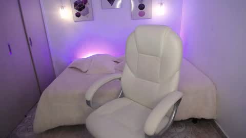 selene_rouse_ online show from November 30, 10:06 pm