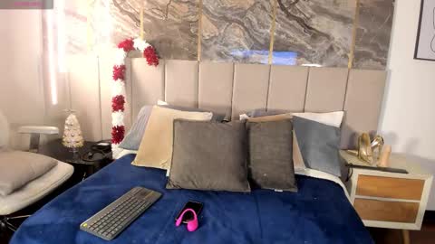 Selene online show from November 28, 12:45 pm