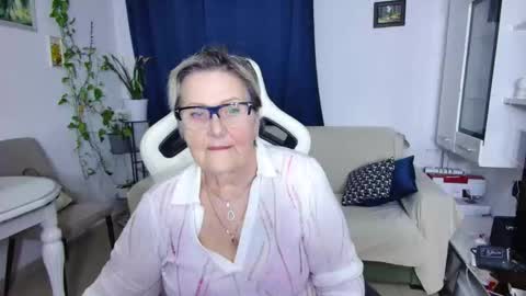 Selenna online show from March 29, 6:20 pm