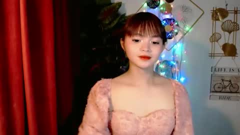 sensational_yeng online show from December 19, 9:32 pm