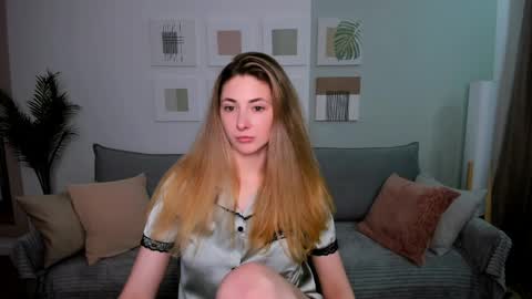 sensitiveheartt online show from April 11, 8:18 am