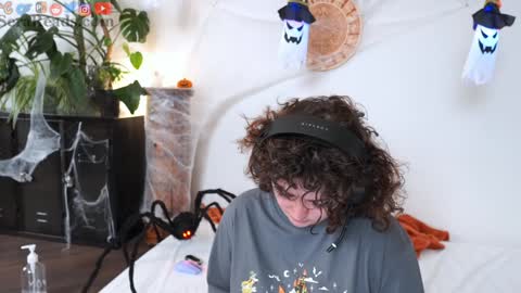 SeraReads online show from October 24, 3:13 pm