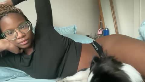 Serenity Bee   online show from October 27, 3:23 pm