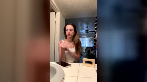 serenityroseee online show from May 22, 5:53 pm
