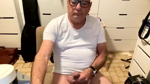 serge8413 online show from December 8, 3:18 am