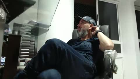 hetero serio discreto online show from June 2, 12:01 am