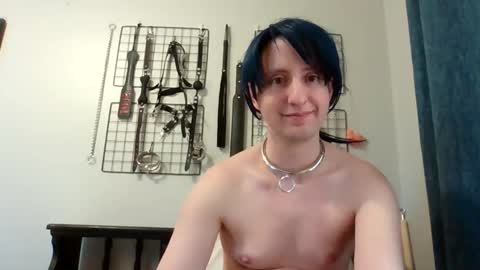 Servile Sarah online show from March 10, 11:07 pm