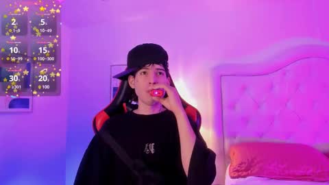 sett_and_gwen online show from March 9, 4:38 am