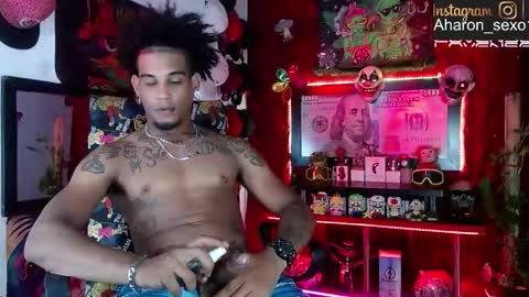 Aharon  ravelo online show from December 14, 1:12 am