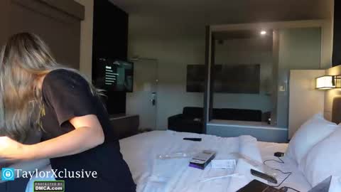 Blake and Taylor online show from October 19, 7:51 pm