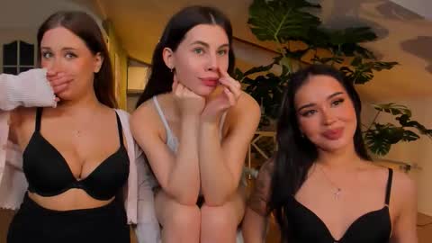 Hannah Monica Annie Andrea Eva Lina online show from November 25, 3:44 pm