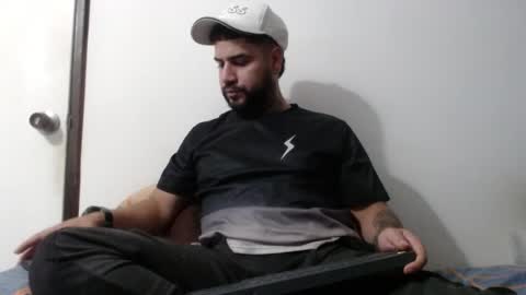 sexxy man online show from September 18, 4:49 am