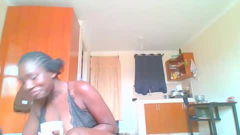 Snapshot of sexxy_thick_ebony chatting on September 30, 8:14 am Sweet doll online show from September 30, 8:14 am