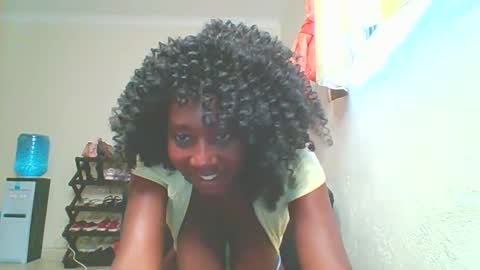 Snapshot of sexxy_thick_ebony chatting on September 21, 10:08 am Sweet doll online show from September 21, 10:08 am