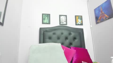 sexy_candy18x online show from April 9, 6:19 am