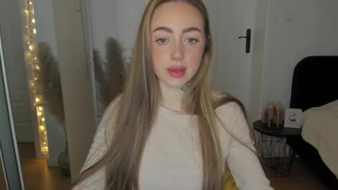 C o r a l i e online show from January 19, 8:13 am